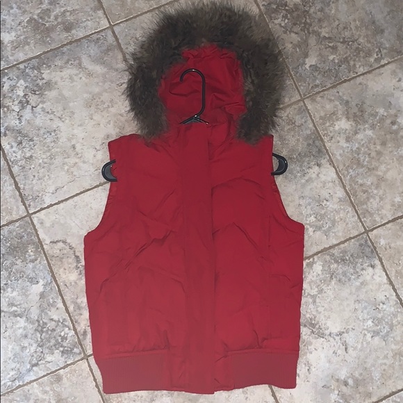Vest with removable fur hood - Picture 2 of 4